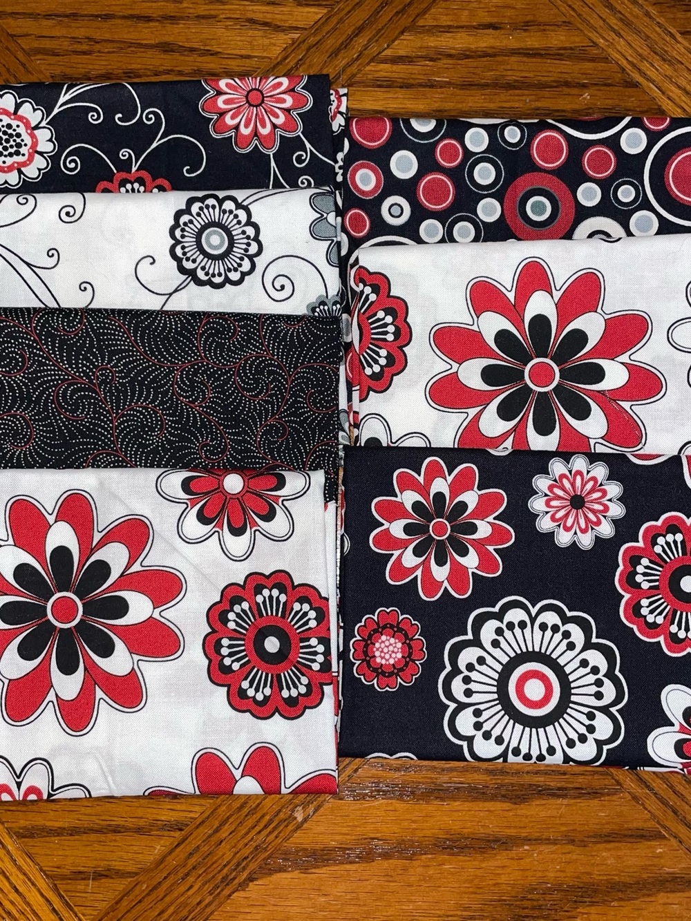 Cotton Fabric Fat Quarter Bundle - Black, White & Red 7 pcs. Red Rooster